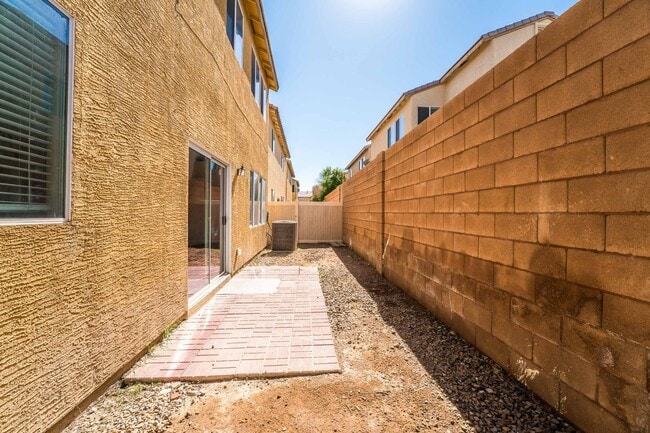 Building Photo - Charming 5-Bedroom Home in the Heart of Las Vegas