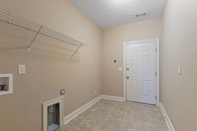 Building Photo - 704 Briarcliff Pl