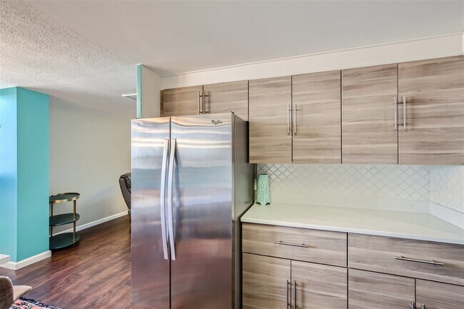 Building Photo - Stylish Downtown Denver Condo – Fully Furnished & Available Now!