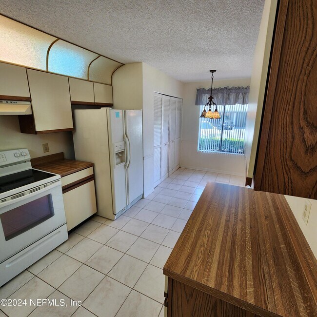 Building Photo - 7623 Baymeadows Cir W