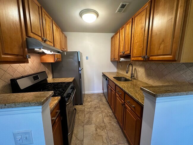 Building Photo - 350 Tavistock