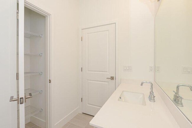 Building Photo - 10307 Dreamweaver Rd
