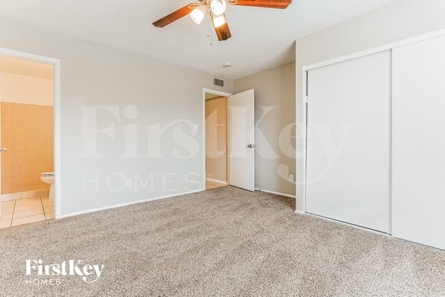 Building Photo - 1619 E Campus Dr