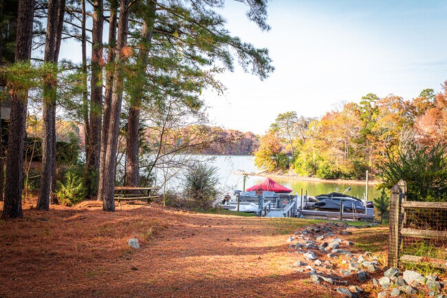 Building Photo - 9808 Emerald Point Dr