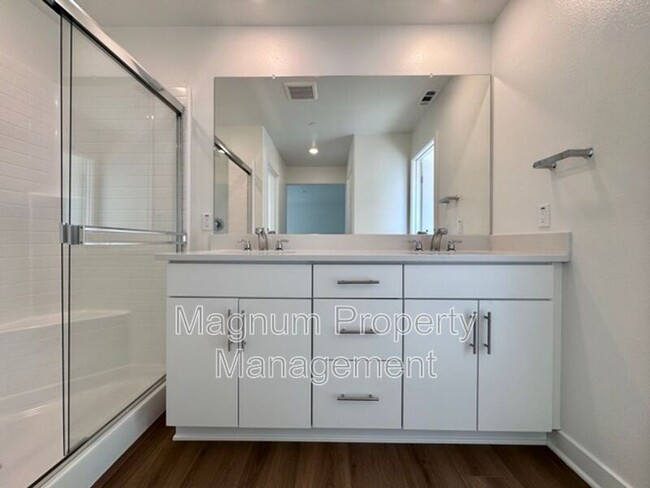 Building Photo - 30769 Valley Heights Dr.