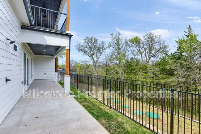 Building Photo - 440 Bentwood Dr