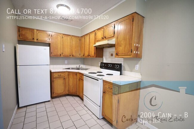 Building Photo - Recently renovated 1 bed, 1 bath apt - was...