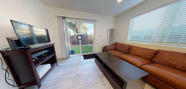 Building Photo - 6252 Dorothy Dr