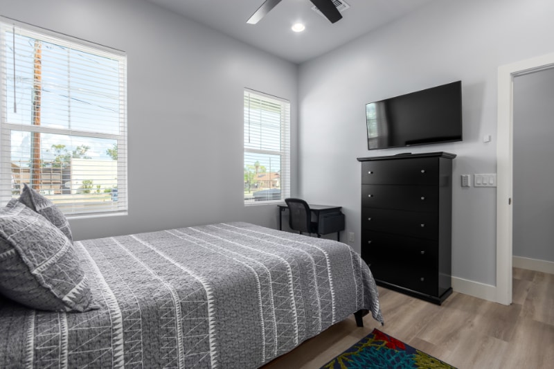 Building Photo - 148 N Hibbert