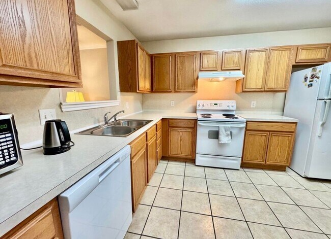 Building Photo - 602 N Bangor Ave