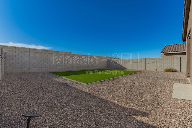 Building Photo - 35394 N Perennial St