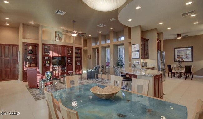 Building Photo - 1223 E Moss St