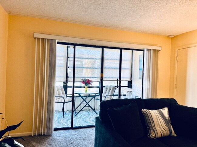 Building Photo - 2BD/2BA, NORTH INDIALANTIC CONDO IN PALM C...