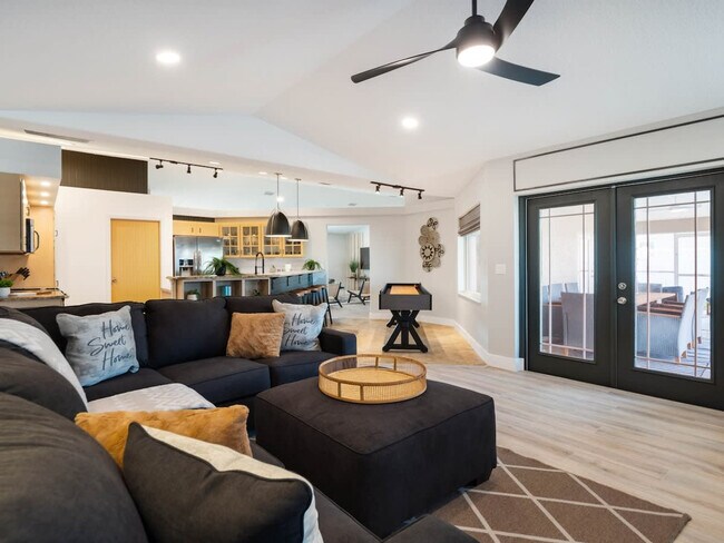 Building Photo - 6 Clinton Ct N