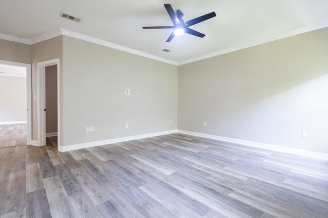 Building Photo - 5931 Hermitage Dr