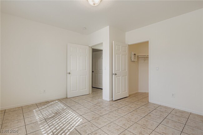 Building Photo - 501 W Van Buren Ave