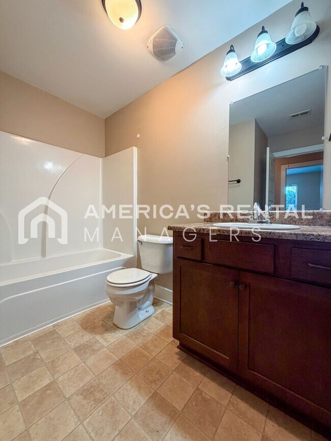 Building Photo - Spacious 3-Bed, 2-Bath Home Near Mercedes-Benz Plant in Vance!