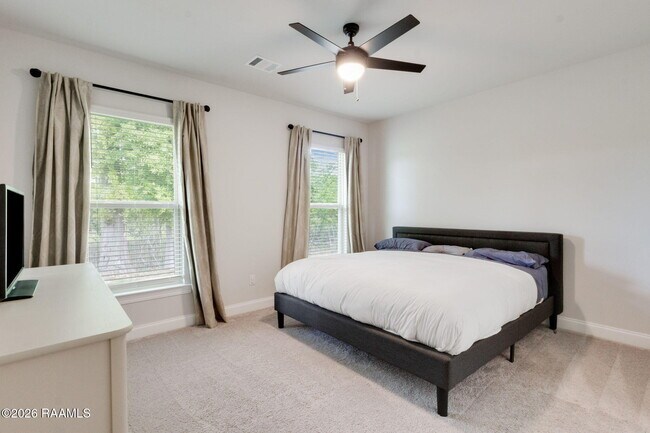 Building Photo - 106 Virtuous St