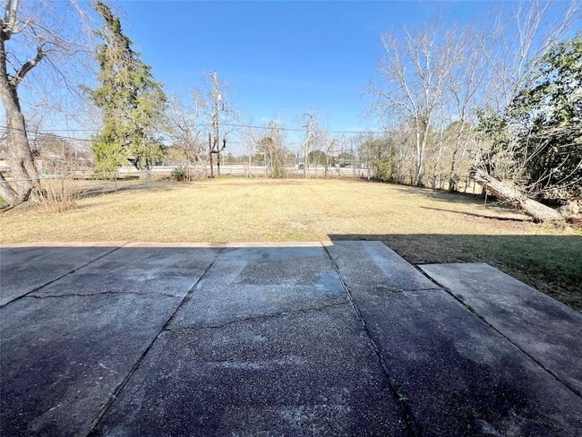 Building Photo - 303 Brigadoon Ln