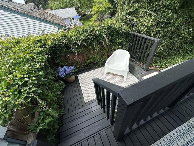 Building Photo - updated quality 4-bedroom, 2-bath home in Tacoma