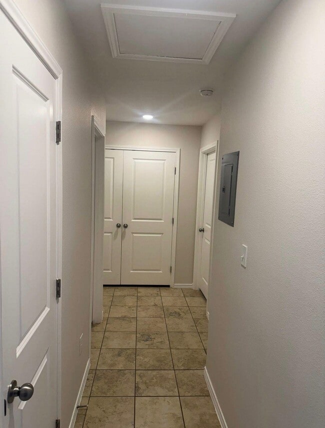 Building Photo - 5202 Anacahuita Dr