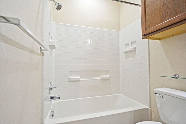Building Photo - 240a Anne Louise Dr