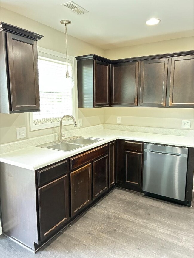 Building Photo - 4000 Saxby Ln NW