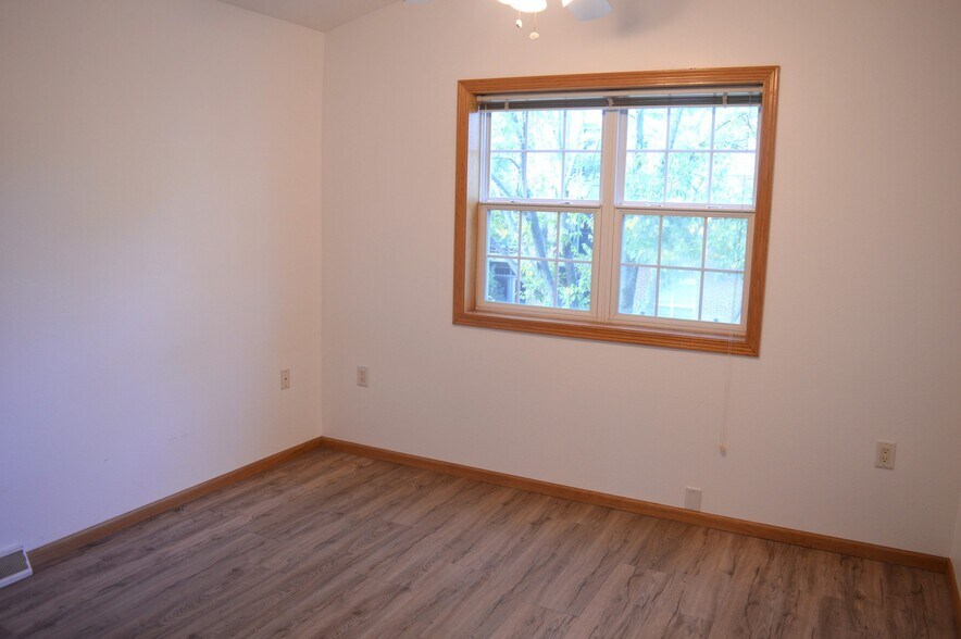 Building Photo - 1709 Carns Dr