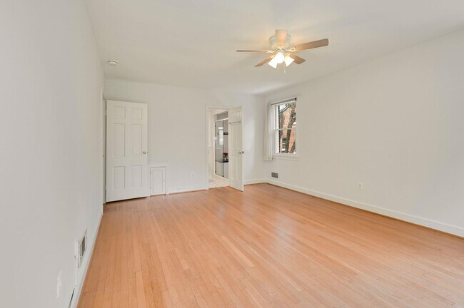 Building Photo - 4505 Alton Pl NW