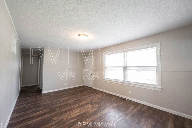 Building Photo - 126 Lewis Dr
