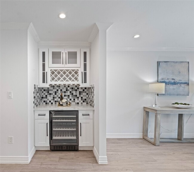 Building Photo - 9022 Quebec Dr