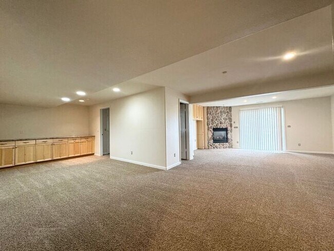 Building Photo - Stunning 4 Bedroom, 3.5 Bath with 3 car attached garage Home in Paragon Estates in Fort Collins, CO