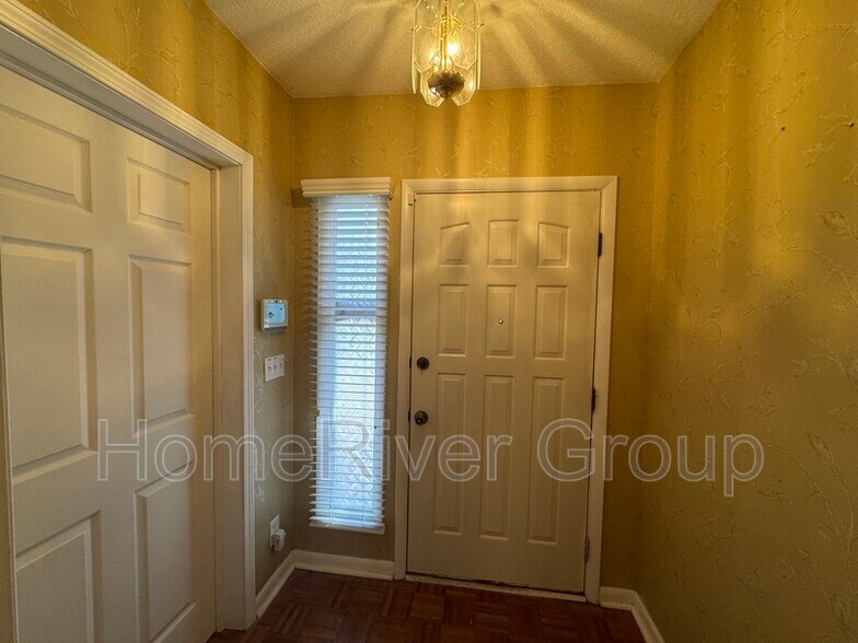 Building Photo - 2204 Tegner Dr