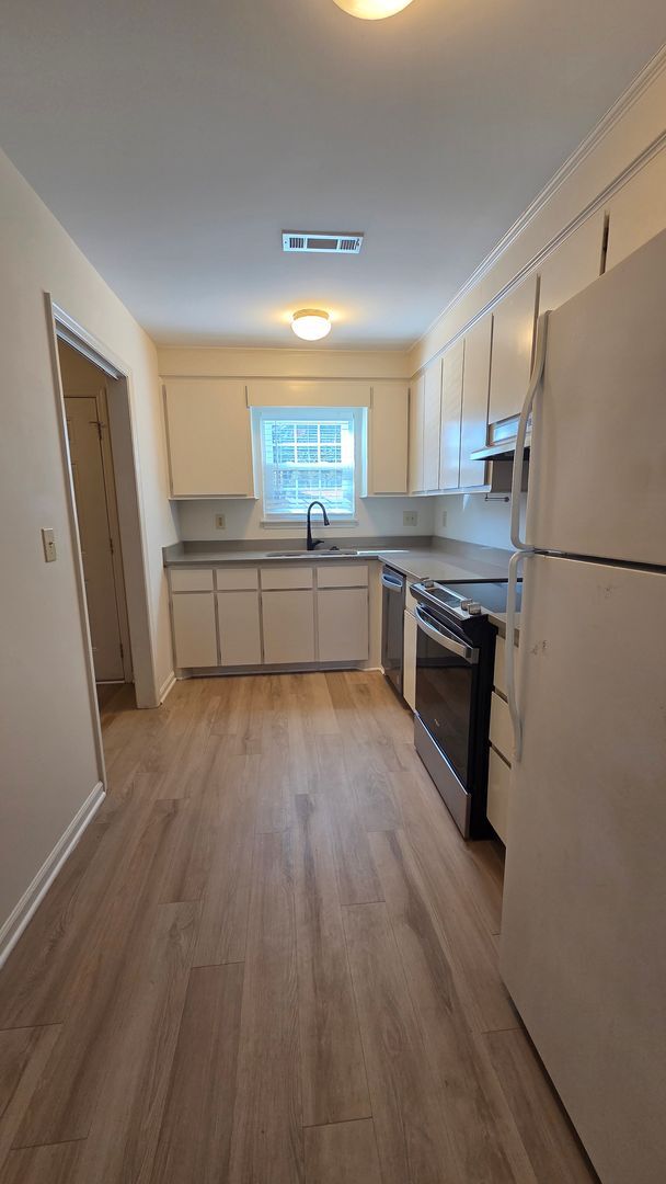 Building Photo - 1688 Pearlott St