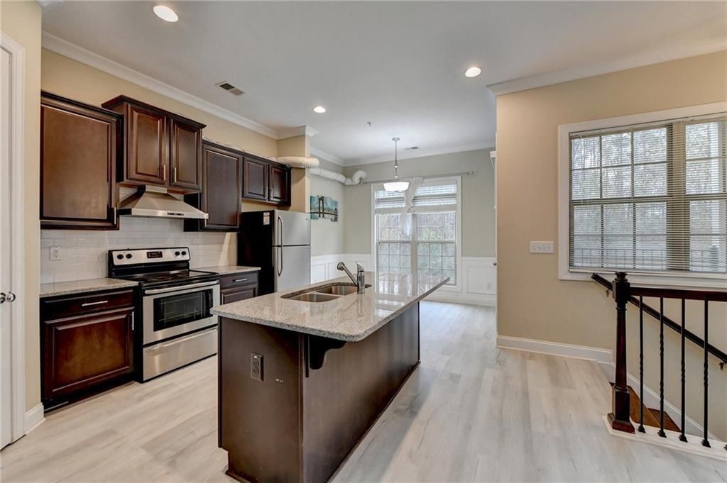 Building Photo - 2405 Tenor Ln