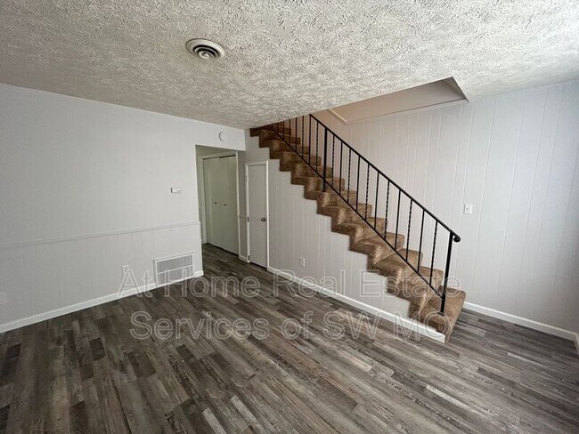 Building Photo - 3347 E Linwood St