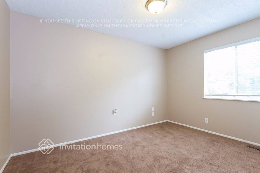 Building Photo - 13007 E Florida Dr