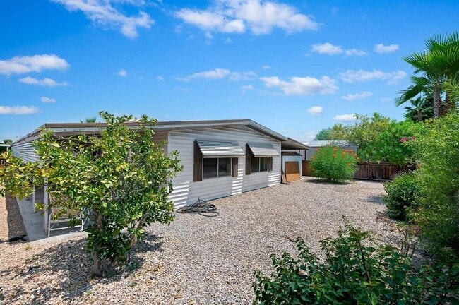 Building Photo - 73229 Adobe Springs Dr