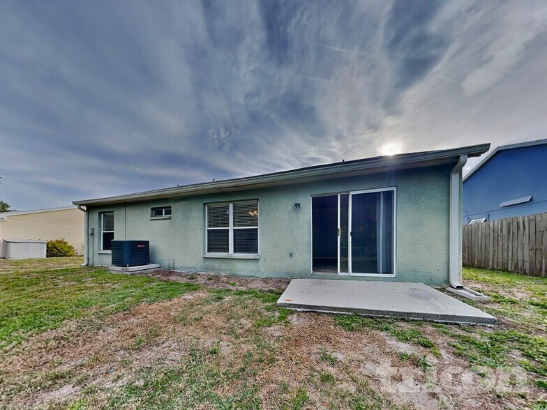 Building Photo - 233 Lakeway Ln