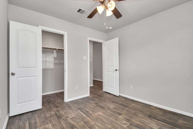 Building Photo - 9826 Laurel Lake Dr