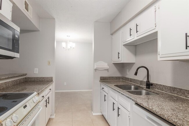 Building Photo - 10555 Turtlewood Ct