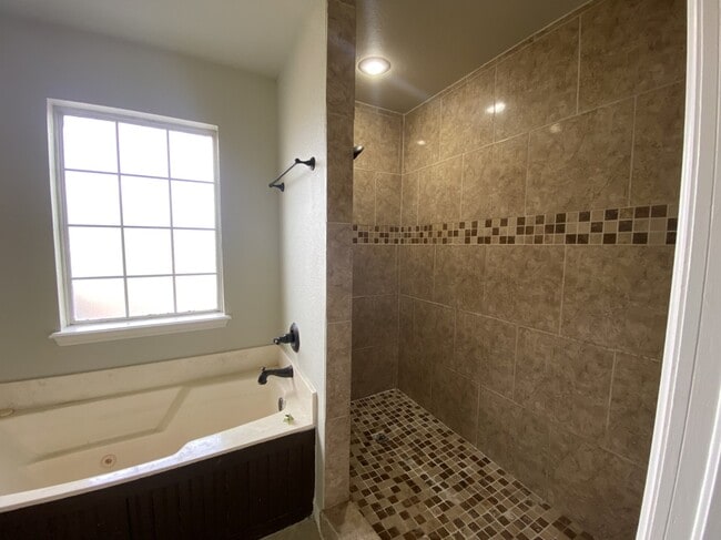 Building Photo - 3503 S Dogwood Ave