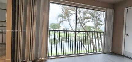 Building Photo - 1080 N Franklin Ave