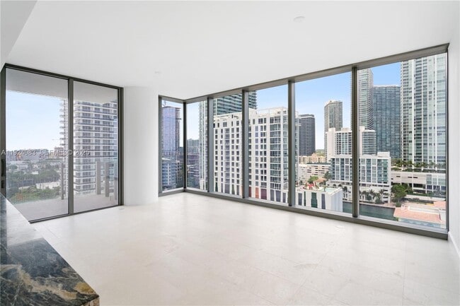 Building Photo - 700 NE 26th Terrace