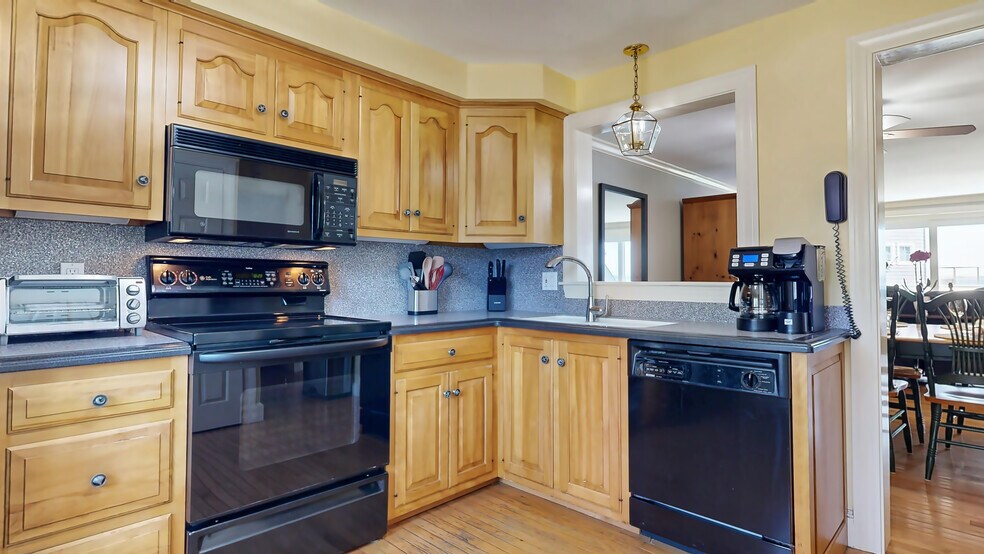 Building Photo - 311 Seaside Ave