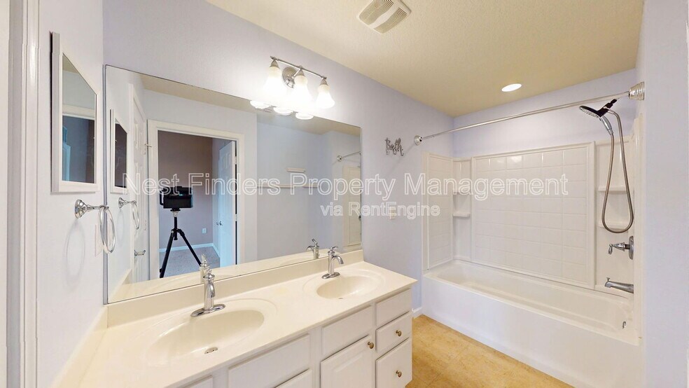 Building Photo - 6937 Woody Vine Dr