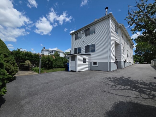 Building Photo - 97 White St