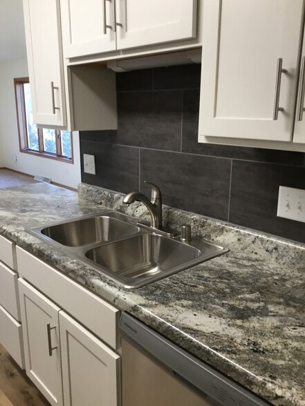 Building Photo - 2305 Parmenter St