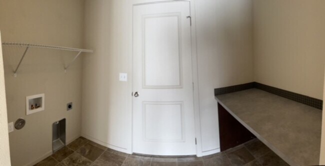 Building Photo - 1623