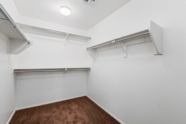 Building Photo - 2220 S Ponderosa Dr